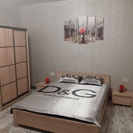 1 Stop From Railway Station Apartment Киев Екстериор снимка