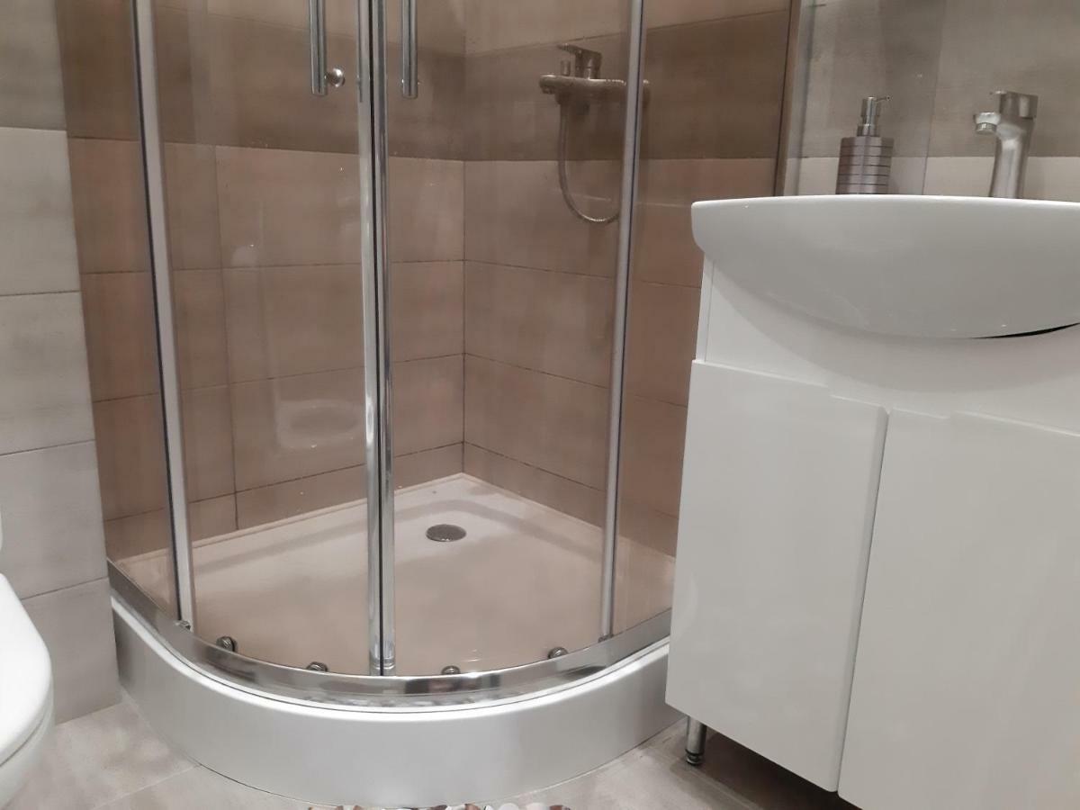 1 Stop From Railway Station Apartment Киев Екстериор снимка