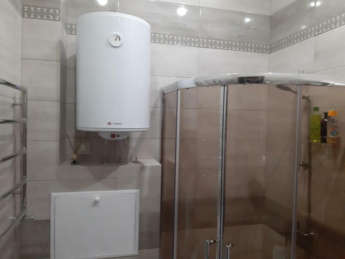 1 Stop From Railway Station Apartment Киев Екстериор снимка